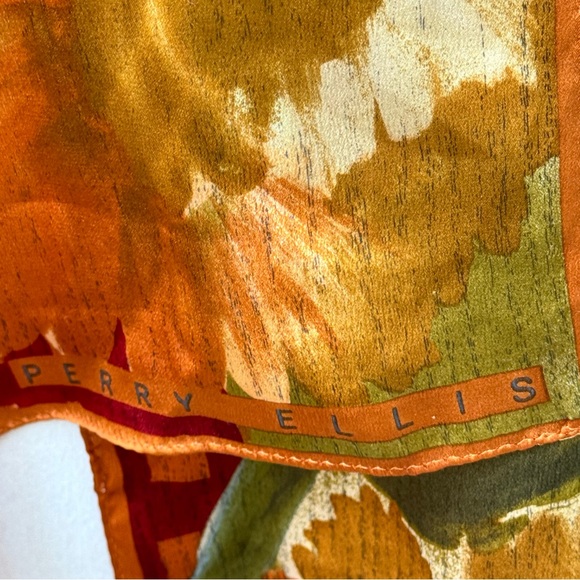 PERRY ELLIS. Rectangular Floral Silk Scarf. 15X58. Beautiful. Vibrant colours. - Picture 3 of 8